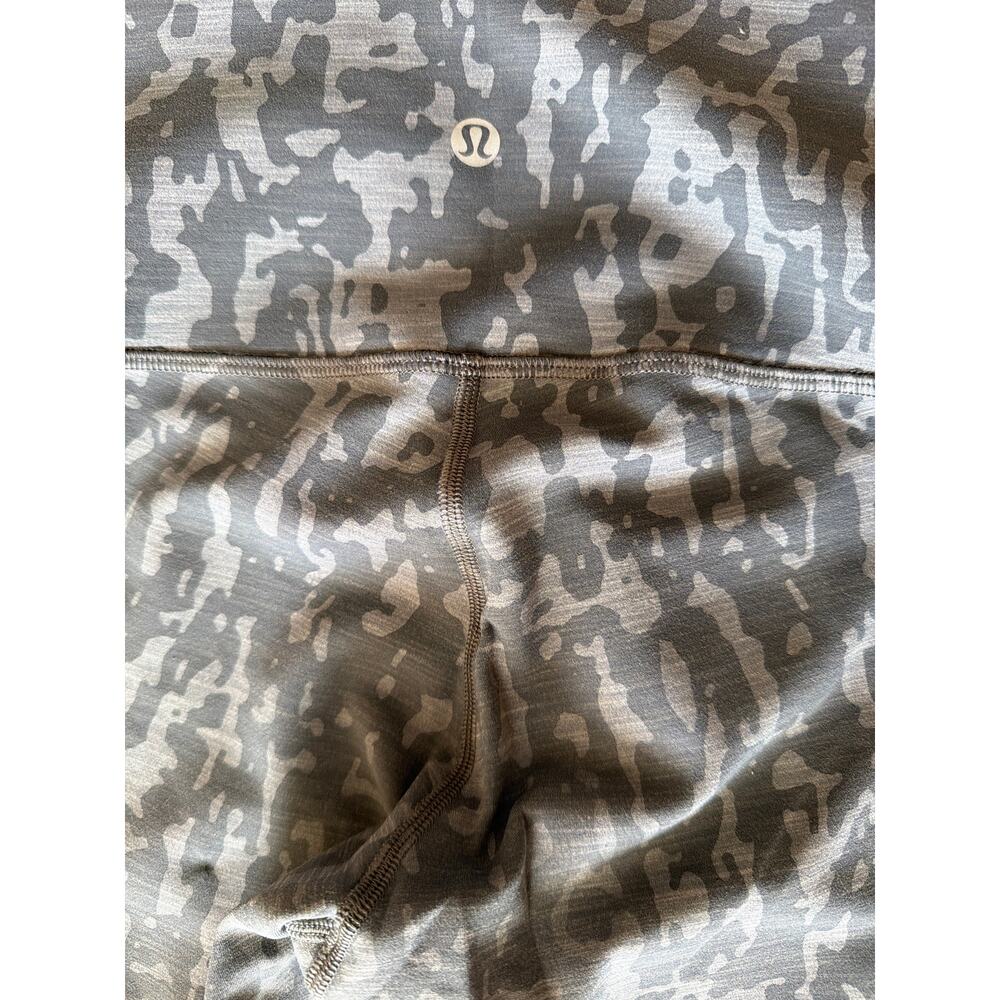Wunder  Train High Rise Tight Gray Print 25”.  Mint condition no pilling - Picture 5 of 5